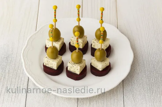Канапе со свеклой и фетой - Сборка канапе