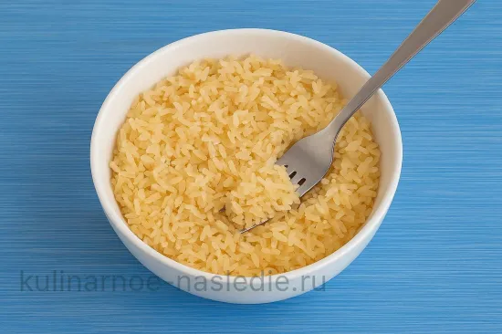 Жареный рис с кальмарами и яйцом - Варка рассыпчатого риса