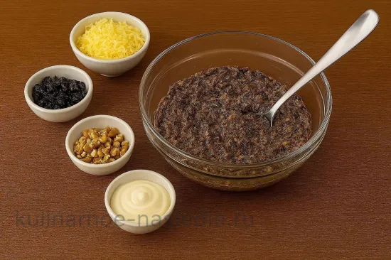 Закусочный торт из лаваша с курицей, черносливом, грибами - Сырная начинка с черносливом