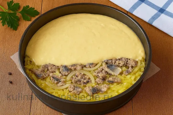 Заливной капустный пирог с сайрой и сыром - Сборка заливного пирога