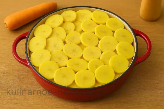 Свинина с овощами под картошечкой - Укрываем картофелем