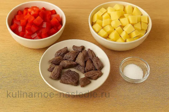 Суп с бараниной и черносливом - Разбираем мясо и нарезаем овощи