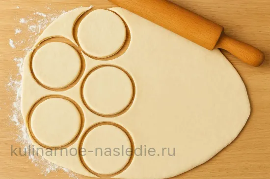 Пирог с мясом «Хризантема» - Раскатка и нарезка кругов