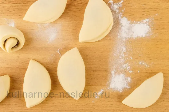 Пирог с мясом «Хризантема» - Формовка лепестка