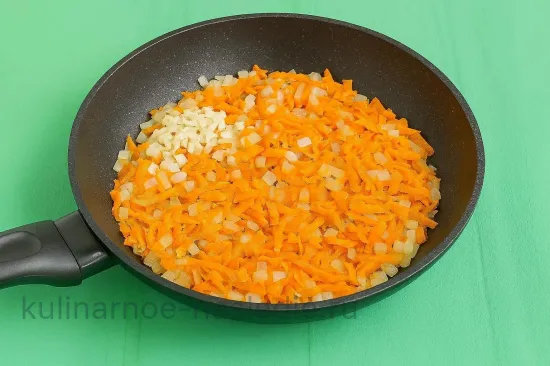 Тушеная стручковая фасоль с мясом - Подготовка овощной основы