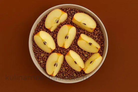 Гусь, фаршированный гречкой и яблоками - Смешивание начинки