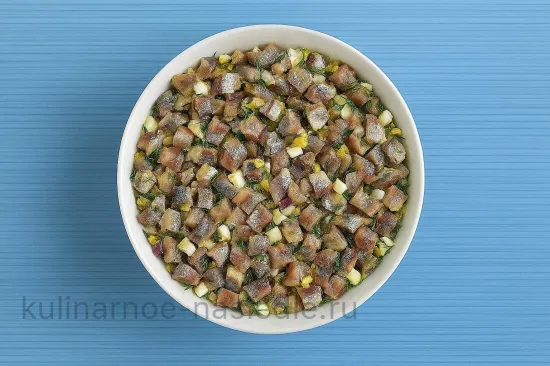 Мини-бутерброды с килькой - Разделка и нарезка кильки
