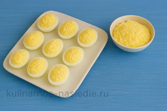Килька с сыром и яйцом - Сырно-желтковая начинка