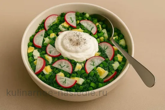 Салат с редисом, яйцом и сметаной - Сборка